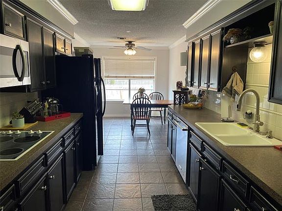 4th image of 2526 Shoreline Dr