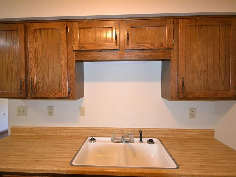 710 Elm Dr — Photo 9