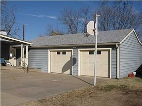 2nd image of 806 N Custer Ln