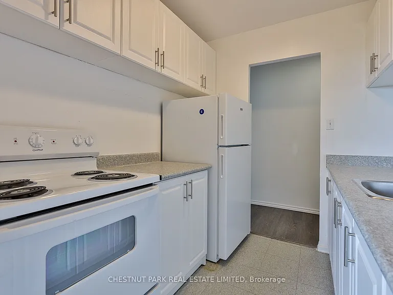 900 Glen St #512 — Photo 6