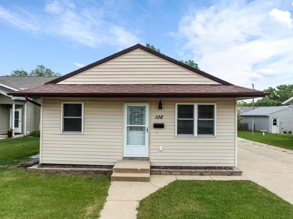 108 18th St NW, Minot, ND 58703