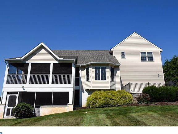2nd image of 28 Ponds End Dr