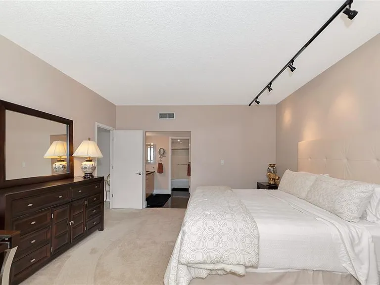 1111 N Gulfstream Ave #1A — Photo 10