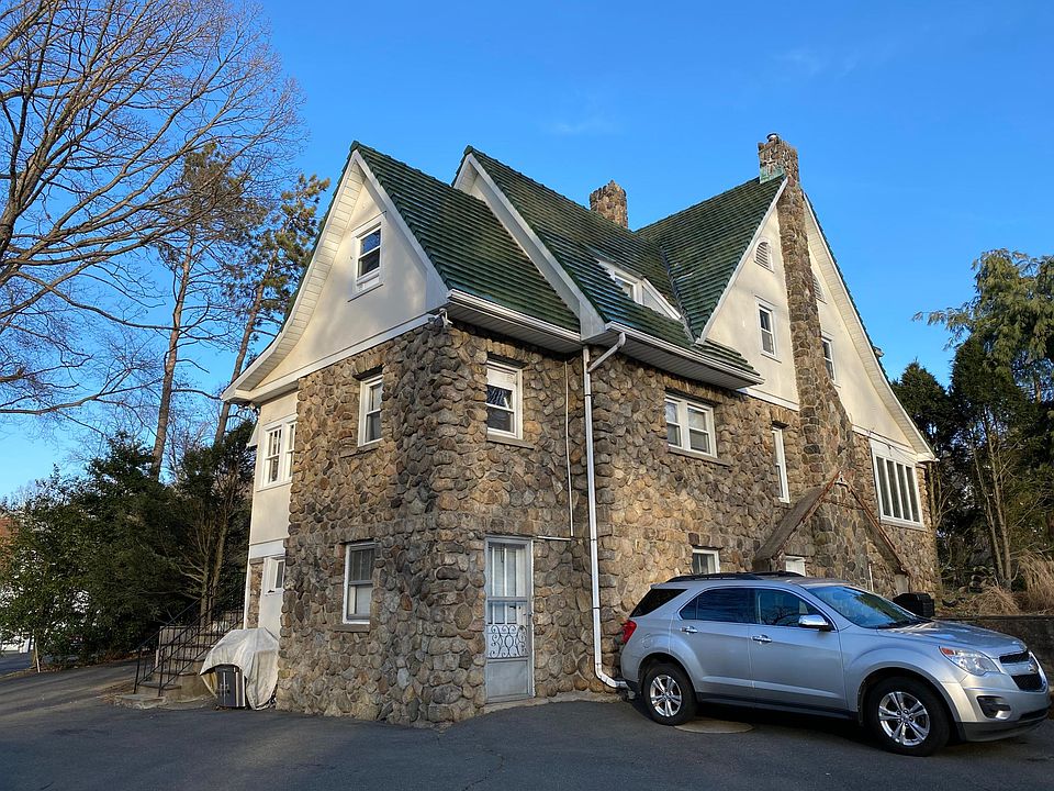 2nd image of 83 Garside Ave #2