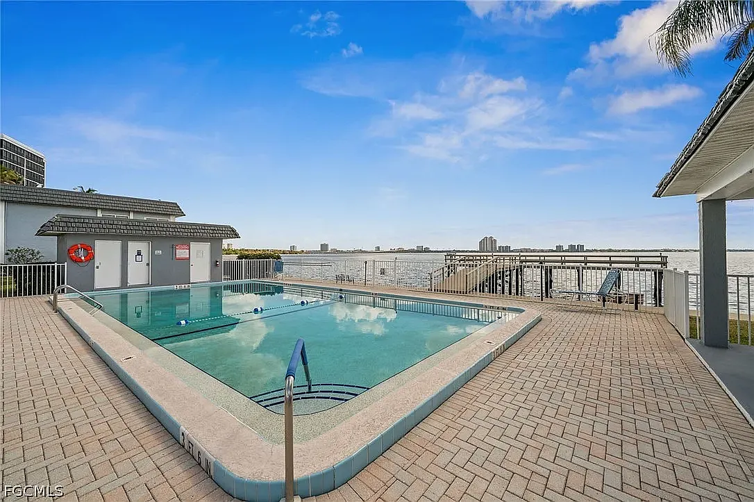 2 bed, 1400 sqft, $1,800 — Photo 2