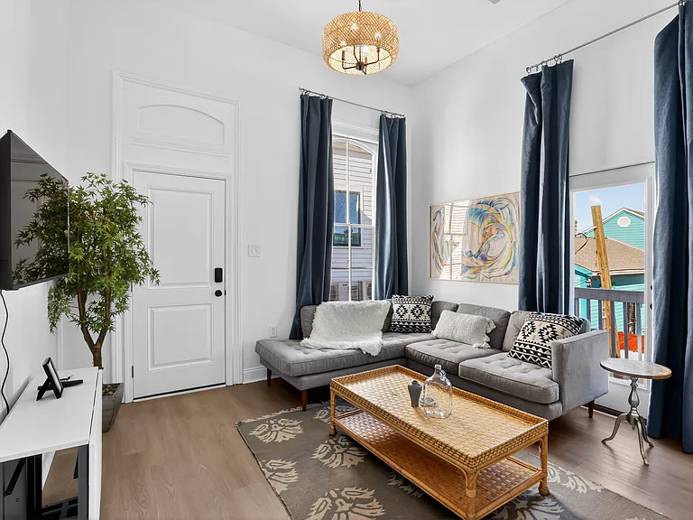 3324 S Saratoga St #201 — Photo 3