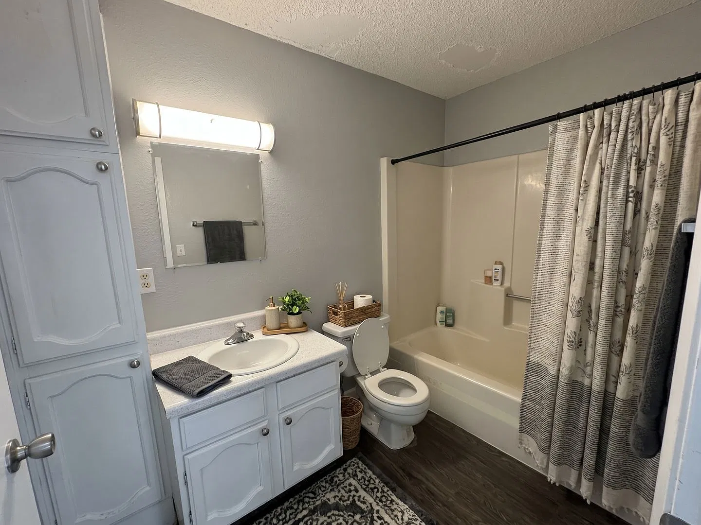 120 Sherwood Ct — Photo 3