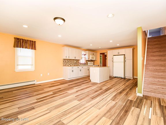 3rd image of 848 Spring St