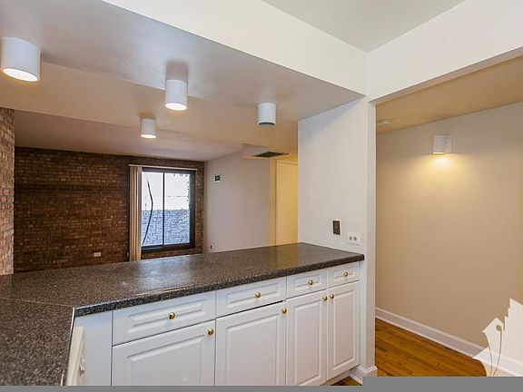 4th image of 1220 Lasalle St #4th