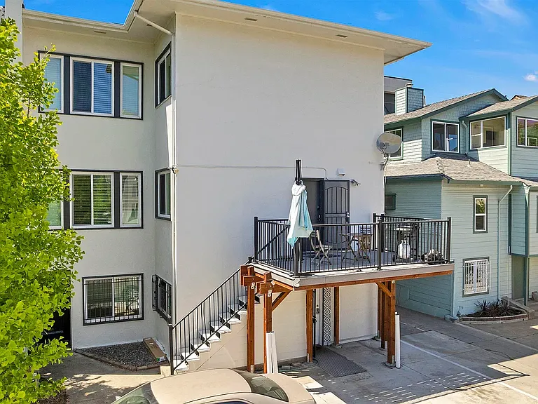 2832 Summit St #1 — Photo 16