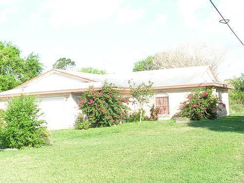 1st image of 415 Fernandez St