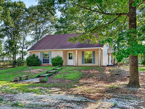 2nd image of 71 Hidden Oaks Dr