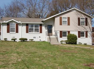 160 Township Dr, Hendersonville, TN 37075