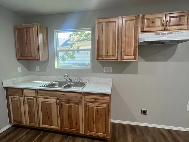 2444 N Benton Ave — Photo 13