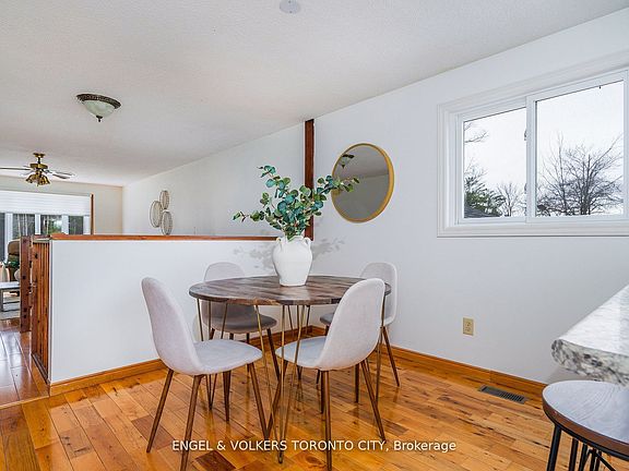 5th image of 381 Zoo Park Rd