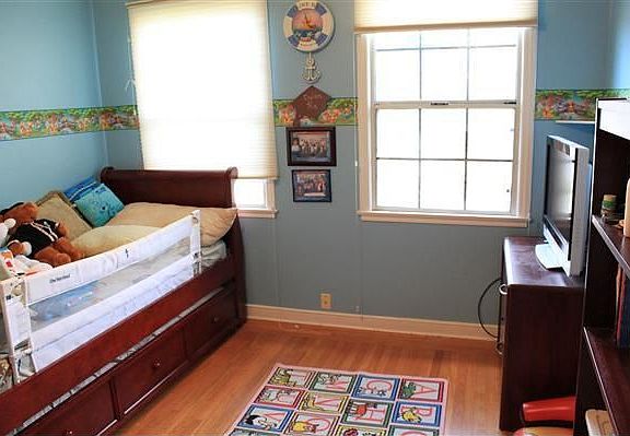 3rd image of 731 Folkstone Ave