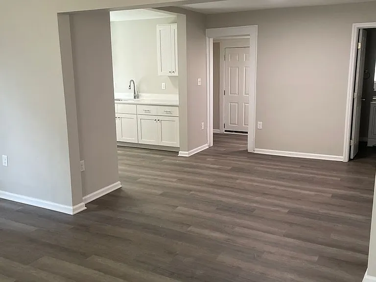 2320 Waterbury St — Photo 3