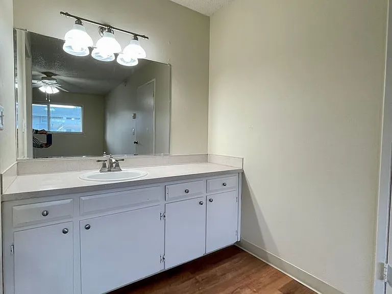 Sweetbriar Apartments — Photo 22