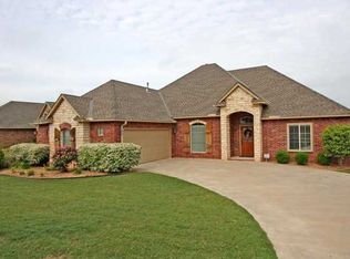 399 Canterbury Rd, Midwest City, OK 73130