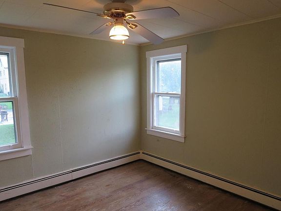 3rd image of 275 Poplar St