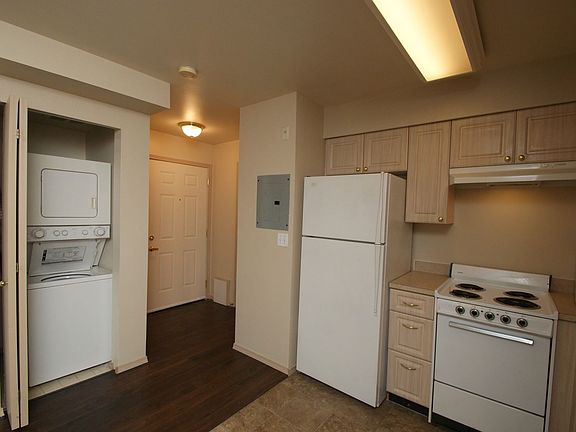 3rd image of 404 Terry Ave #7610294