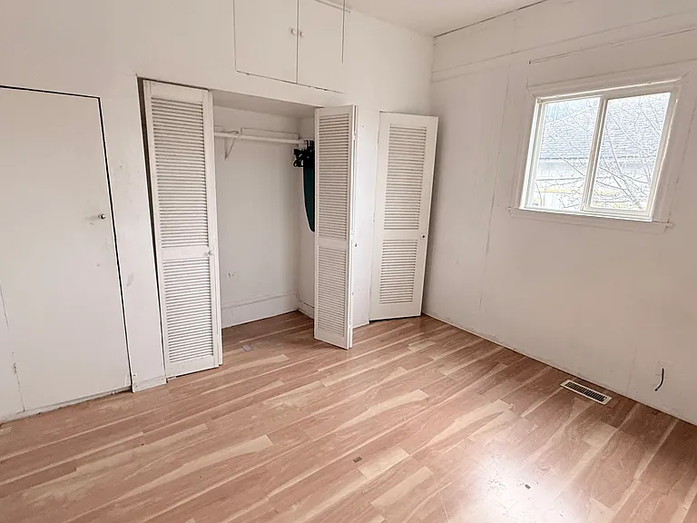 527 S Sullivan St — Photo 16