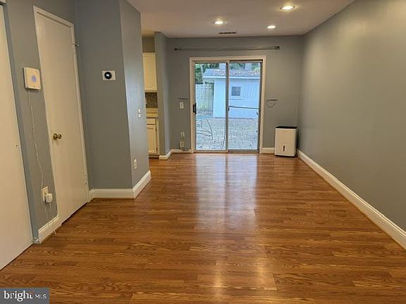 3rd image of 1345 Alderton Ln