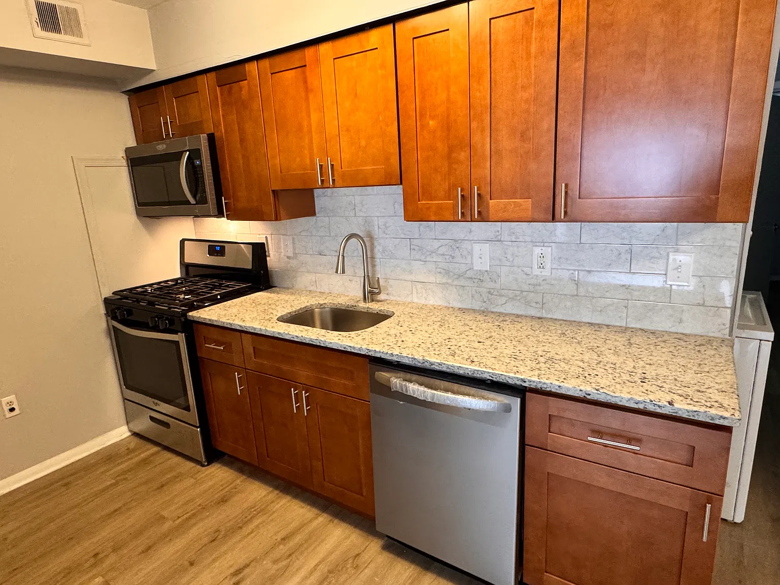 2 bed, 700 sqft, $1,500 — Photo 2
