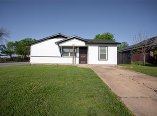 942 Tapley St, Grand Prairie, TX 75051