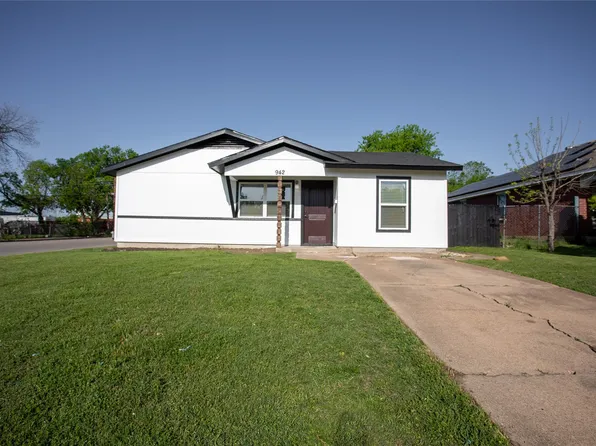 942 Tapley St, Grand Prairie, TX 75051