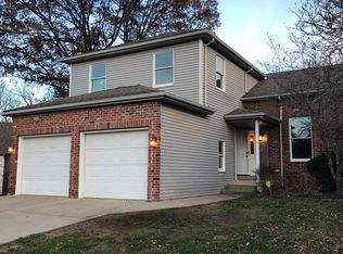 2540 Chapel Hill Rd, Springfield, IL 62702