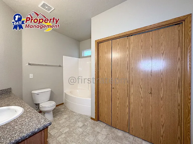 1951 E Wilson Ln #B — Photo 15