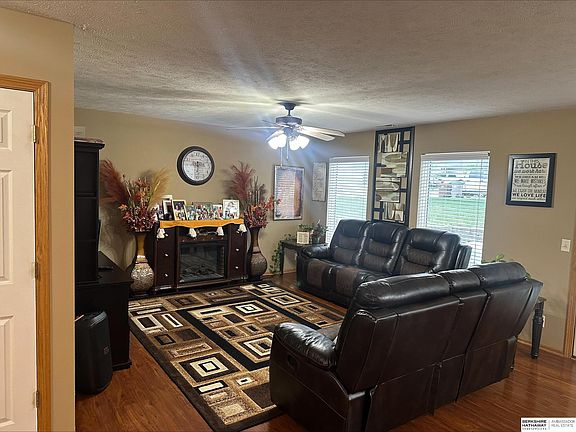 5th image of 8111 Oshel Ave