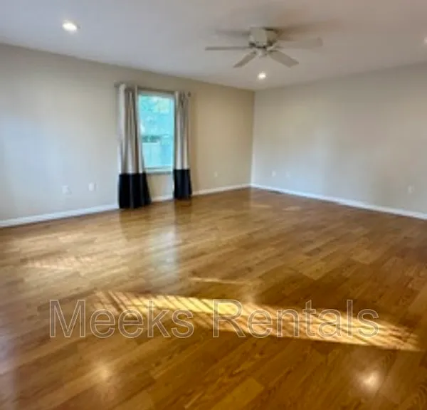 10 Hawthorne St — Photo 16