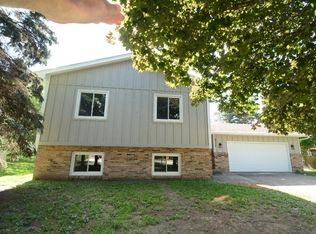 9310 Hamlet Ave S, Cottage Grove, MN 55016