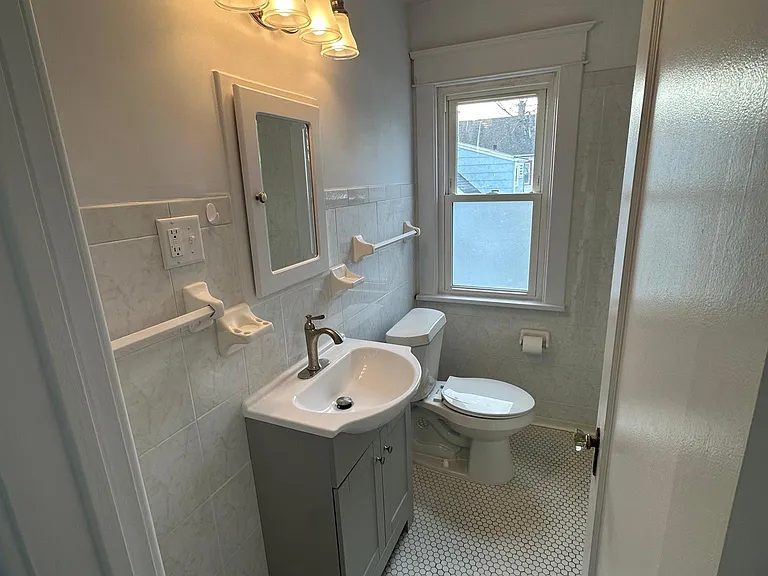298 Nassau Ave #UPPER — Photo 9