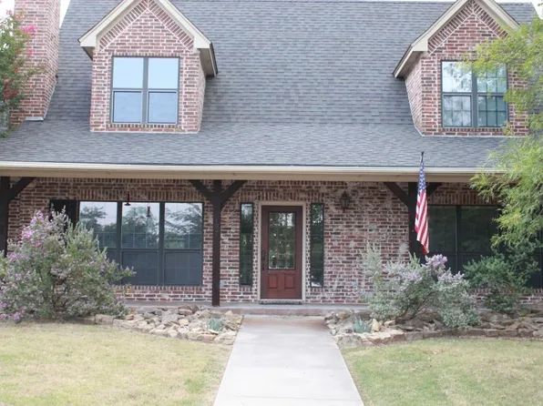 197 E Bay Dr, Bridgeport, TX 76426