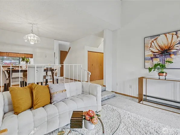 23001 Lakeview Dr #302, Mountlake Terrace, WA 98043