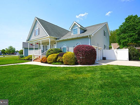 2nd image of 105 Hornbill Ct