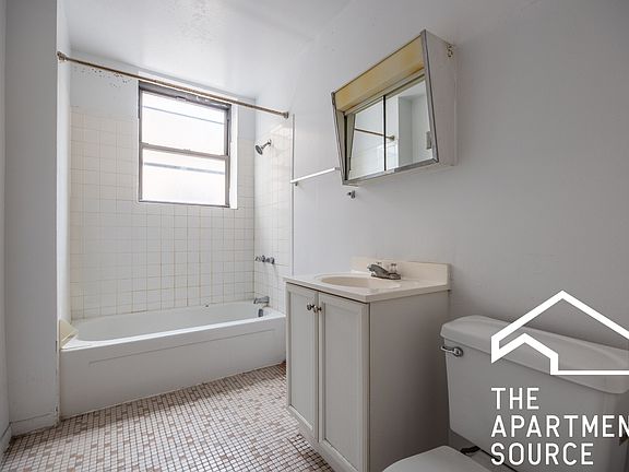 4th image of 3147 W Medill Ave #3