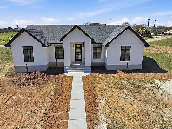 2nd image of 340 Spring Creek