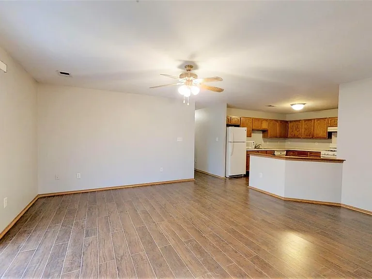 1945 W 86th Ln — Photo 3