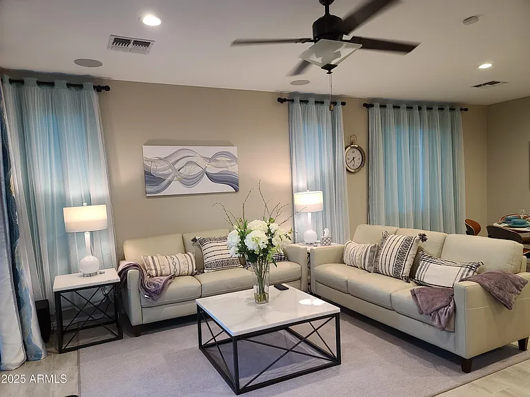 1666 E Lee Dr — Photo 16