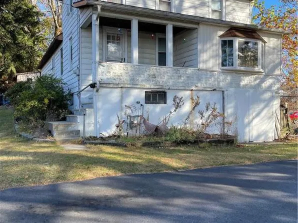 619 Phillips St, Hellertown, PA 18055