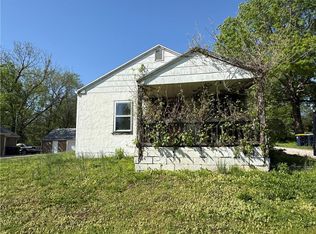 2904 NE Parvin Rd, Kansas City, MO 64117