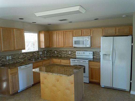 2nd image of 211 Oak Forest Dr