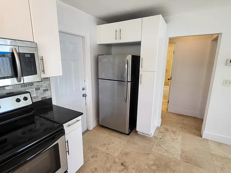 1200 NE 5th Ter #1 — Photo 6