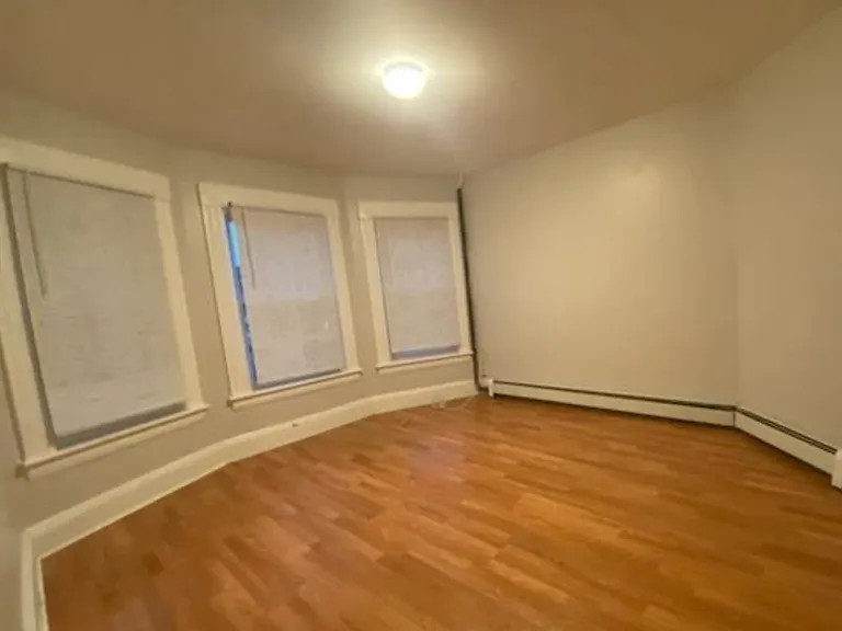 385 Park Ave — Photo 1
