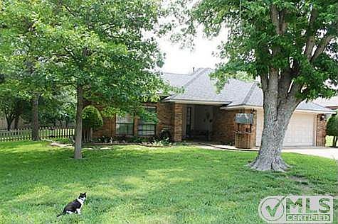 1st image of 1002 Holli Ln