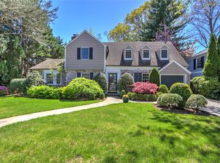 16 Warwick Rd, Rockville Centre, NY 11570